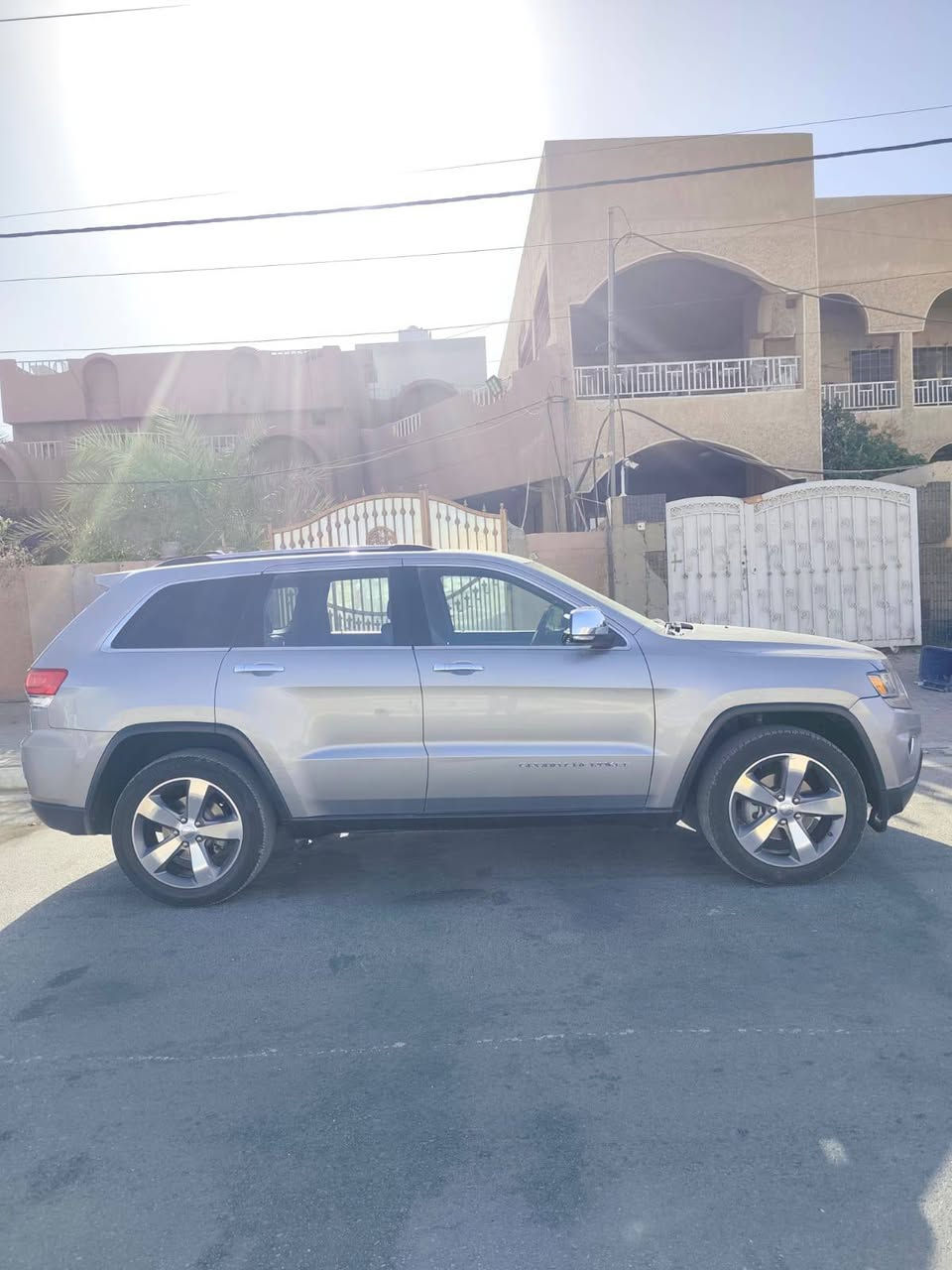 Jeep2015
جيب كراند شيروكي 2015 لمتدد 
رقم واسط ألماني 
فول موصفات عده الفتحه 
وارد أمريكي بدون قطره صبغ سياره جديده جداً 
ضرره جاملغ وبنيد مشدود أصلي نفس ألون 
عليه صيانه كامله تخم تاير حداديه صدر مابيه نقص برغي 
ماشيه 80الف ميل 
موصفات 
كشنات جلد بصمه كشن كهرباء كامره شاشه جبيره قطعتين تبريد 
تحكم أستيرن جهتين مانع تزحلق جام اوتو جنطه كهرباء 
نضام ملاحه اشاير مري 
وبيه بعد هواي موصفات 
عنوانه ... كوت مركز الكوت 
الاستفسار ..***********
