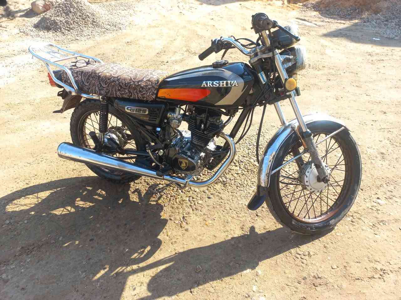 السلام عليكم ... دراجه ارشه بلادي موديل ٢٠١٤ محرك اسود برفاس .. بدون أوراق.. أوراقها ضايعه .. النظافه مثل ما واضح بالصور.. السعر ٣٠٠ الف وبيه مجال.. مكان بابل السياحي .. الاتصال على الرقم ***********
