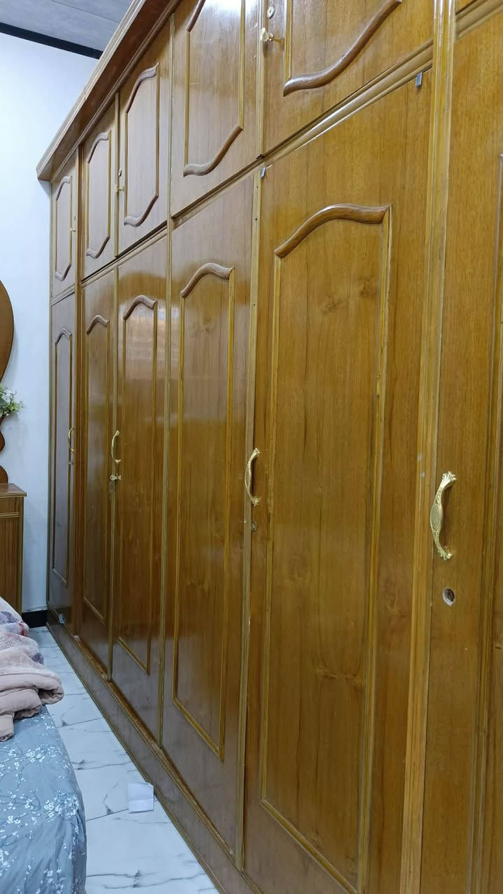 سلام عليكم غرف نوم نضيف كلش  لبيع مكاني نجف سعر 900وبي مجال رقم الهاتف ***********
