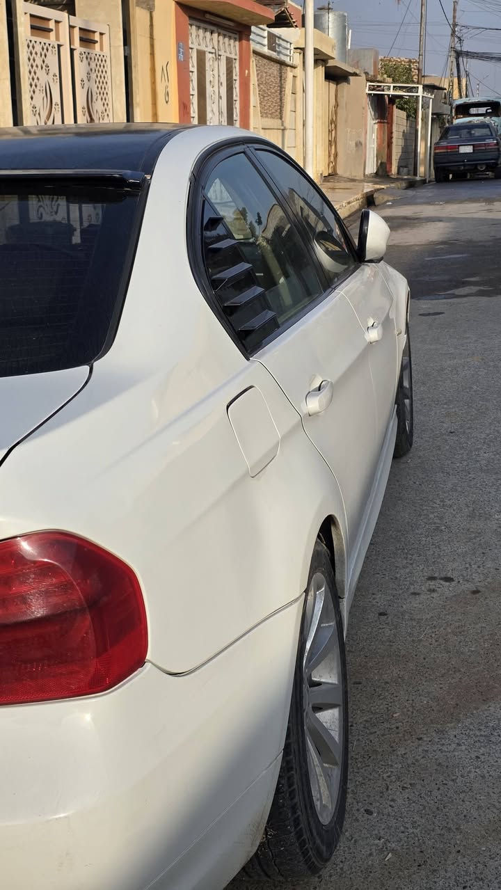 ياالله
السلام عليكم للبيع 
E90 2011 وارد امريكي

كلين بدون ضرر 
كهربائيات كلها بلاديه 
مكينه N52 جديده 
كير تبترونك جديد
سلايد كهرباء صدر امامي خلفي جديد 
تخم ويل وتاير 18 هامان جديد 
تبريد تدفئة شغلات 
غرفة جديده كهرباء 
السعر 115 

*********** واتساب
