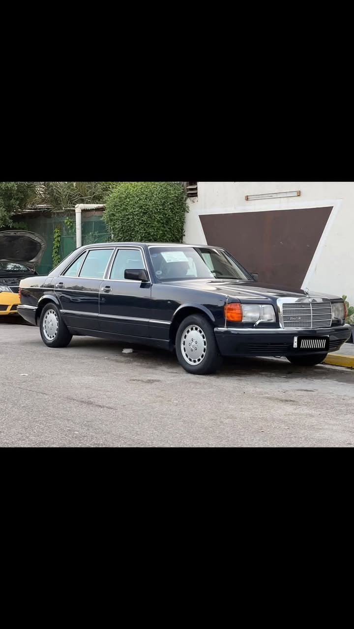 مارسيدس 300S رئاسي (الباب الطويل)
بدون ضربة وحادث 
موديل 1988
كشنات كهرباء 
سلايت روف شغال 
تجوات كهرباء 
اريل كهرباء 
دبل سويجً
محرك بلادي 6 سلندر  قبق اسود 
تبريد+تدفئة على فحص شغال100٪
كهربائيات كلها شغالة 
كير+ مكينه خير من الله 
قواعد بلاديه لاتصليح ولا تعمير
حدادية صدر السيارة جديد واصلي 
كشنات نفخ كهربائيه شغاله 100٪
غرفه بلاديه مال شركة نضيفه من كل النواحي 
تخم تاير جديد
السيارة كلشي متصرف عليها جاهزه من الداخل والخارج
سنويه باسمي ثاني يوم تحويل 
رقم بغداد الدولي الجديد 

مكاني بغداد (الأمين الثانيه)
اللاستفسار والسعر ***********
