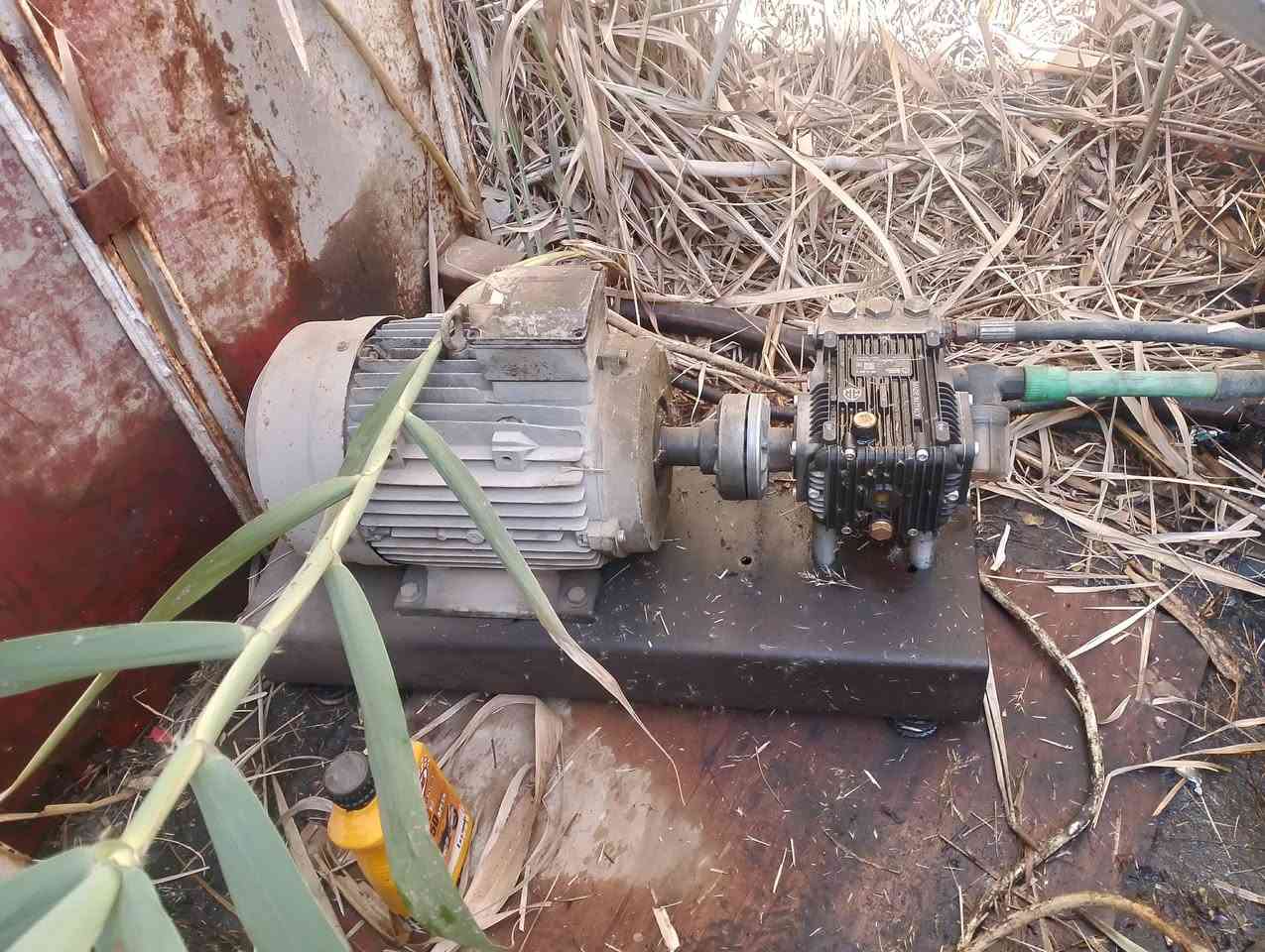 السلام عليكم ماطورات للبيع 10 حصان المضحه 250 بار ثري فيز عدد 2 مع ماطور كاز مضخه  زراعي عدد 1 الي يفيدنه يتصل ***********
