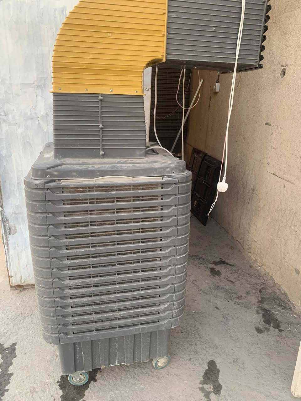 مبردات 2 شركة كويا وحدة حجم 80 والثانية 60 
للبيع ***********
