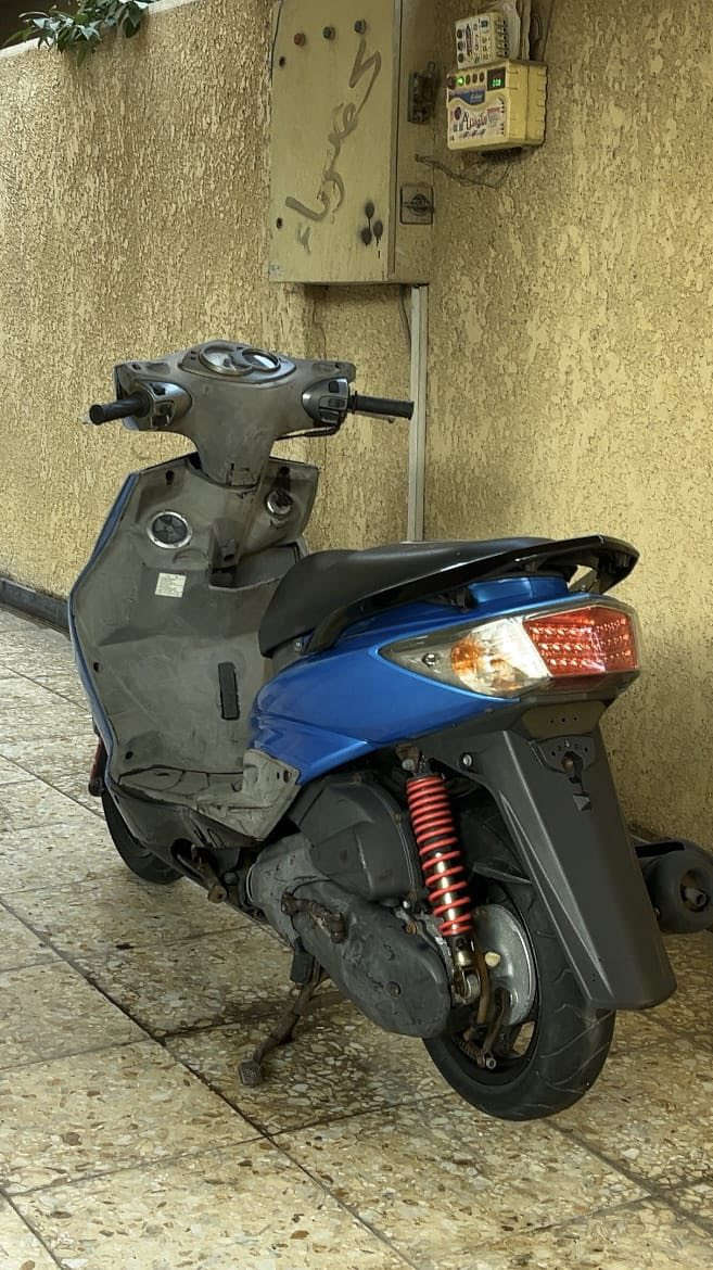 السلام عليكم سكنس فحل كوري الدراجة صار شهر نازلة من الرمبة كفالة عامة رمبة رمبة  جيب وياك 10 فيترية 
*********** بكان العبيدي  الرقم بي واتساب ✅
ملاحظة :كفر مصبوغ لجمالية🩷
