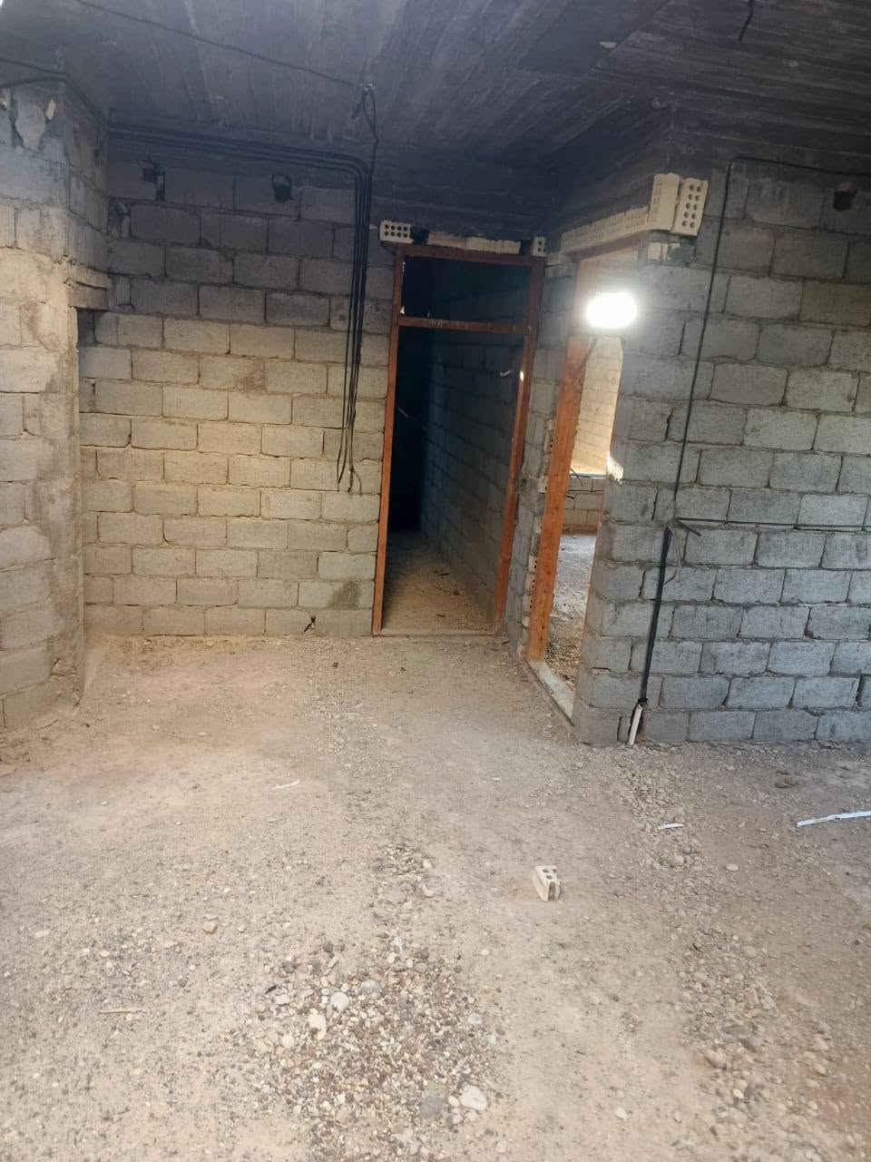 السلام عليكم دار للبيع مساحه 300 متر هيكل***********/ العنوان جسر ديالى تويثة
