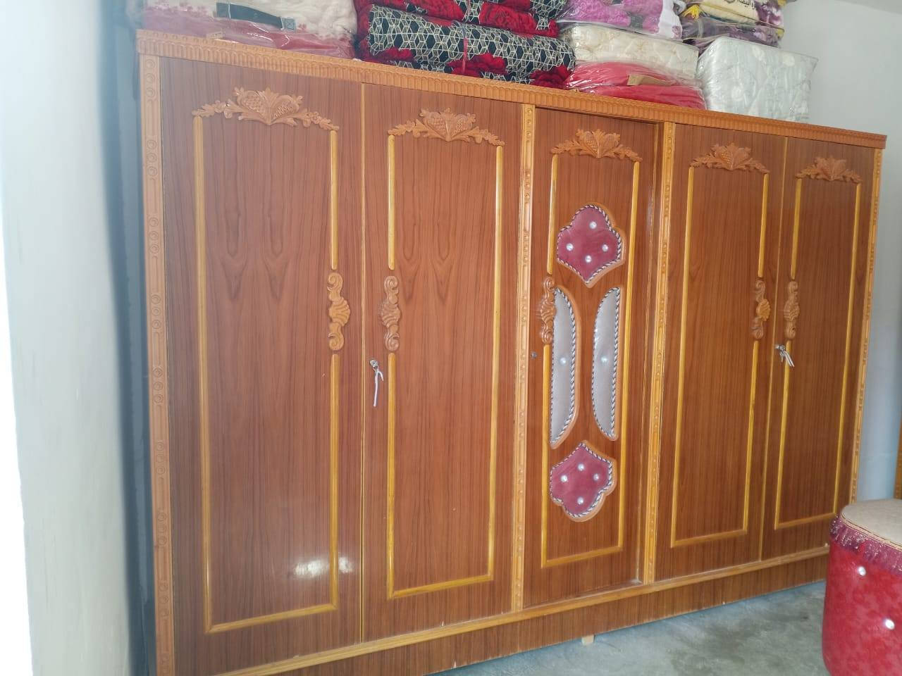 س
سلام عليكم عندي قرفه خشاب للبيع السعر 900 وبيها مجال حك  الجيه ***********
