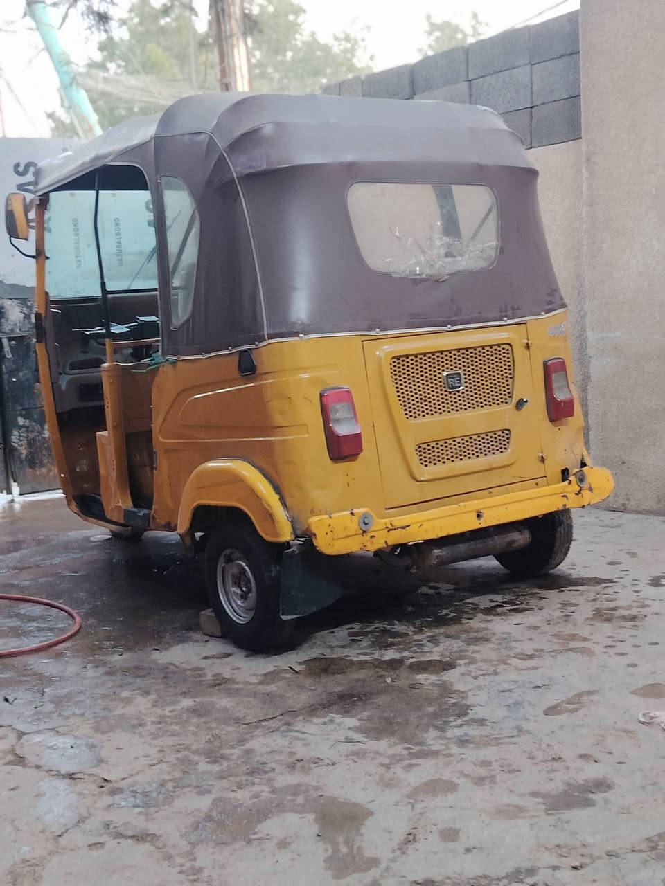 السلام عليكم تكتك موديل 21 مكينه نضيفه مرقمه مكفوله من صبغ بيه طخطخات مثل ماموضحه شراي يخابر ***********
