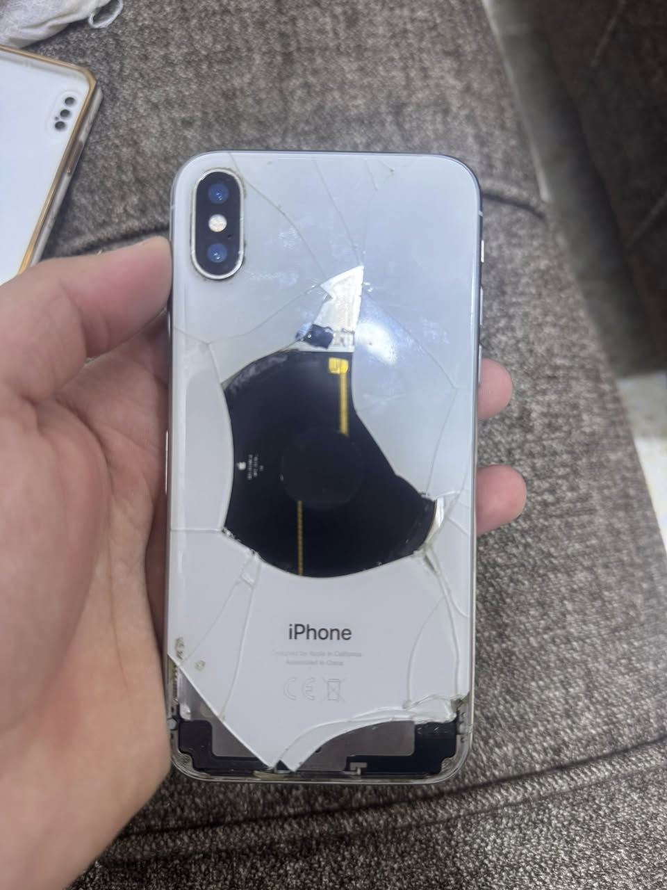 السلام عليكم متاح ايفون X جهاز امريكي LL\L ذاكرة 64 نموذج M بطارية 100 جهاز مبدل شاشة وفيس ايدي شغال ومبدل بطارية وبيها ضمان ٥ اشهر وضهر مكسور للمراوس بجهاز ثاني ايفون او اندرويد 
رقمي للتواصل واتساب ***********
