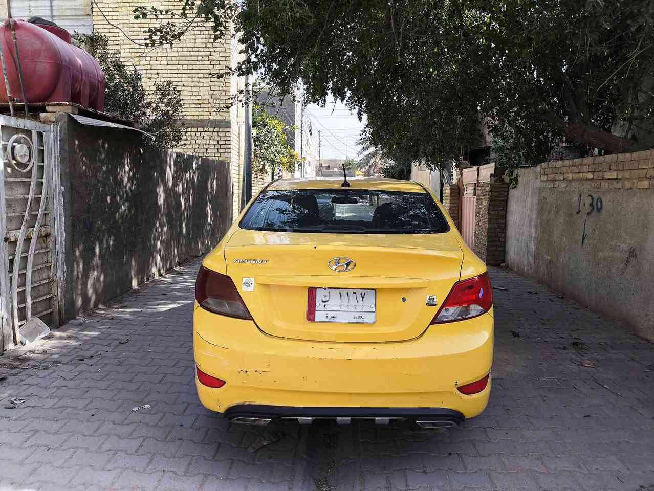 للبيع اكسنت موديل 16 أمريكية بيها بس الجاملغ الخلفي صبغ محرك 1600 كير والمكينة وحدادية كله جاهز السعر 79 مكاني كربلاء للاستفسار ***********
