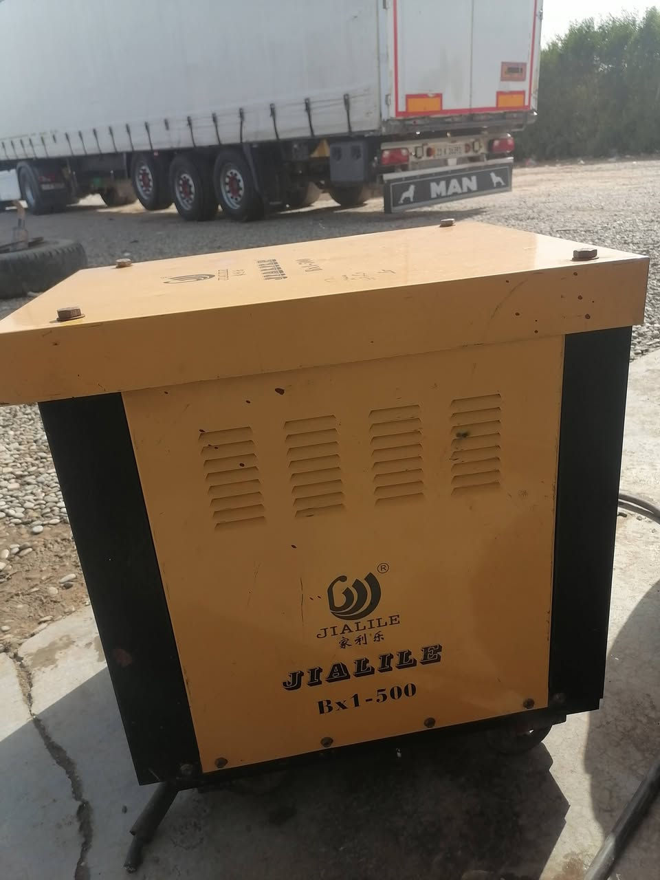 السلام عليكم ولدن لحيم للبيع اخو الجديد باب اول واستعمال قليل وكلشي مثل ما موضح في الصور السعر 450 وما متواجد على الفيس هذا رقمي ***********
