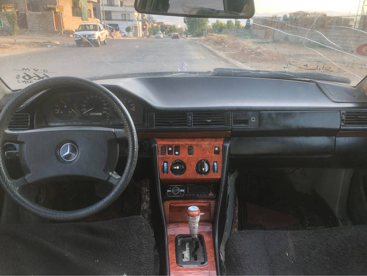 ‎سەرەتا بەناوی خوای گەورە
مارسیدس بێنز
مۆدێلی1990 کامل کراوە بە 1992
مەکینەی بەطەی VVT
گێر و مەکینە بەشەرت هەلمی دەمیشی نیە
چوار تایە و ویلی تازە
لایت دەعامی عەتەرە کامل تازە بۆی گۆراوە
قفل مەرکەزی
ئەشیای تەبریتی  پێوەیە بەس وردەکاری ئەوێ
دوو جام کارەبا
سەدری تازە جرکەی نیە
سەیارەکە مەسرەفی کامل کراوە 
 سەنەوی و ئەولیات بەشەرت 
خیاساتی هەمووی جاک کراوە
سعري ٢٠$ وەرەقە و مجالێکی برایانە
شوین / عەربەت 
ژ.م / *********** السليمانية, العراق
