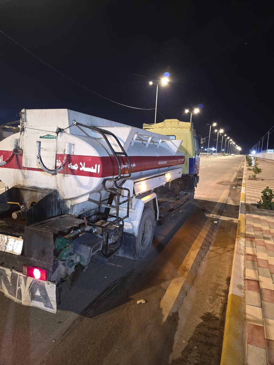 سلام عليكم
هينو كنغر تنكر نفط مع الوكاله ب اسمي 
وسنويتها29ولوكاله هم ل29
سياره جاهزه للشغل ما ناقصها برغي 
تخم تاير جديد حداديه جديده 
تحويل ثاني يوم 

المكان كربلاء حي العامل
***********
***********
