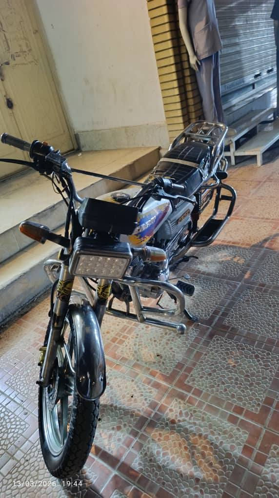 السلام عليكم متور للبيع
 بارت سوري راس 150 موجود منافيس 
التواصل واتس اب ***********
السعر 400الف وبي مجال
