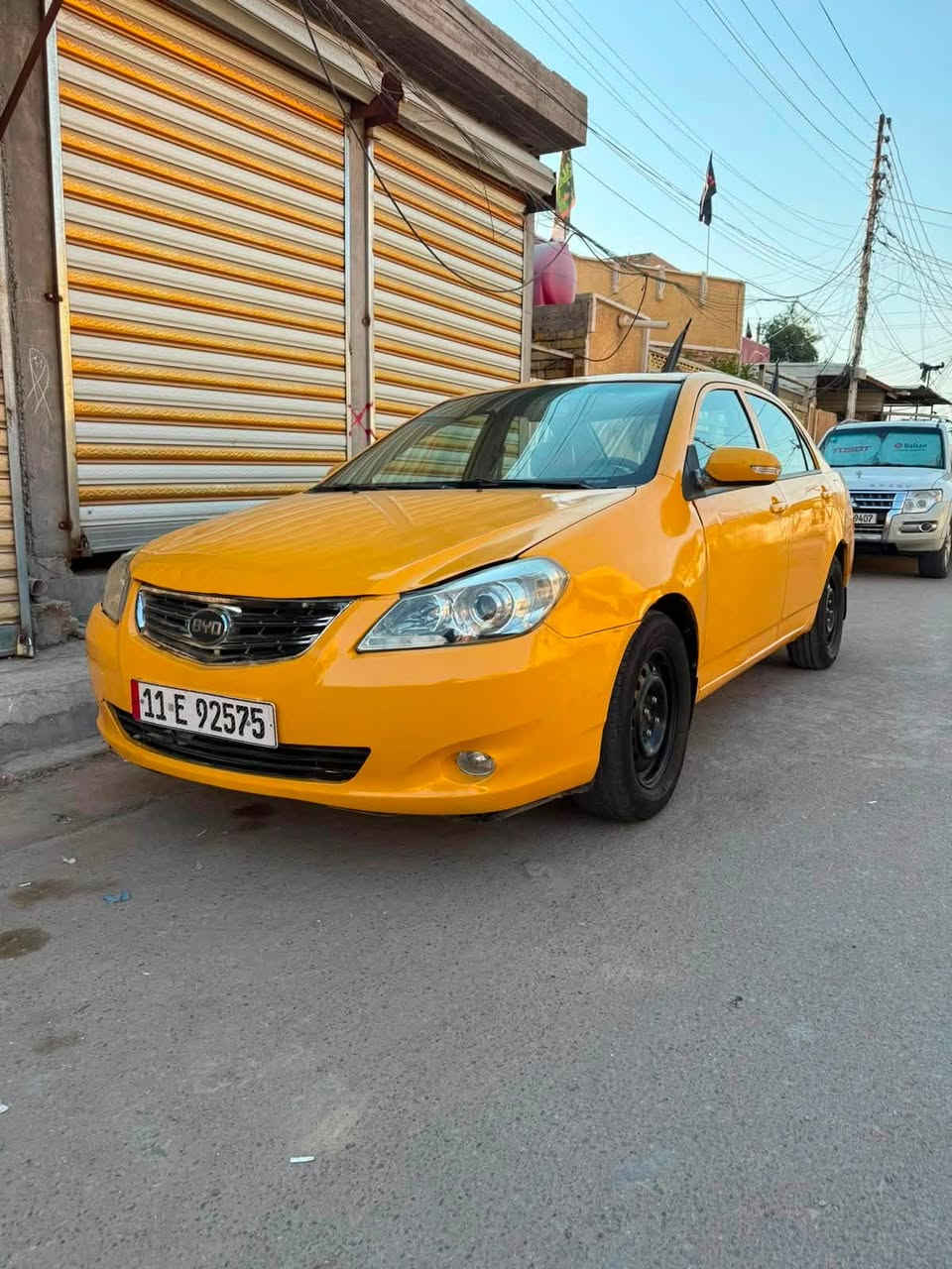 السلام عليكم BYD G3 2013  كير عادي المرغوب 
مكفوله كفاله عامه من ضربه وصبغ وتبديل وحتى جراد 
سياره حلوه وجديده وتسوى فلوسها صدر تخم تاير تبريد كير محرك سيارة ممشتغله تكسي ماشه 84 حقيقي سياره حلوه وجاهزه بسمي رقم بغداد انكليزي مكاني بغداد سعرها 47 وبيها مجال للطيبين رقمي ***********
سياره حلون وتسوى فلوسها ومكانها بغداد
