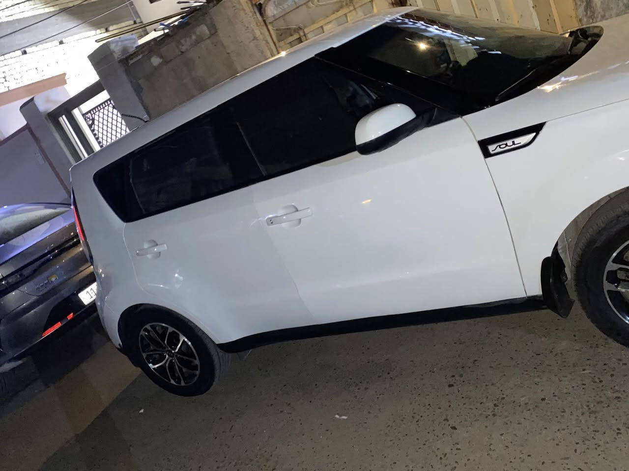 سلام عليكم 
للبيع سول ٢٠١٩ وارد امريكي دخول ٢٠٢١ مرقمها بايدي جناي رقم كربلاء باسمي وحادثها بامريكا جاملغ وباب الايسر معدلات بارد مثل ماواضح بل صور وحادثها بل عراق جاملغ وباب الايمن ومعدلات بارد وصبغ يعني 4 قطع وبيها رصعه صغيره بل جنطه مامسويها اني مصورهن ومأشرهن سياره حداديه جديد وتخم تاير وويل ودوشمه كلهن بل جديد يعني متعوب عليها سياره ومكاني كربله حي السلام رقمي *********** سياره ماشيه ٨٩ الف حقيقي شاصي لغد مكفولات وايرباك الطاك مال برده وكشن بس السعر ١٢٥
