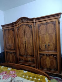 غرفة خشب • خشب ماليزي • مكنسة كهربائية