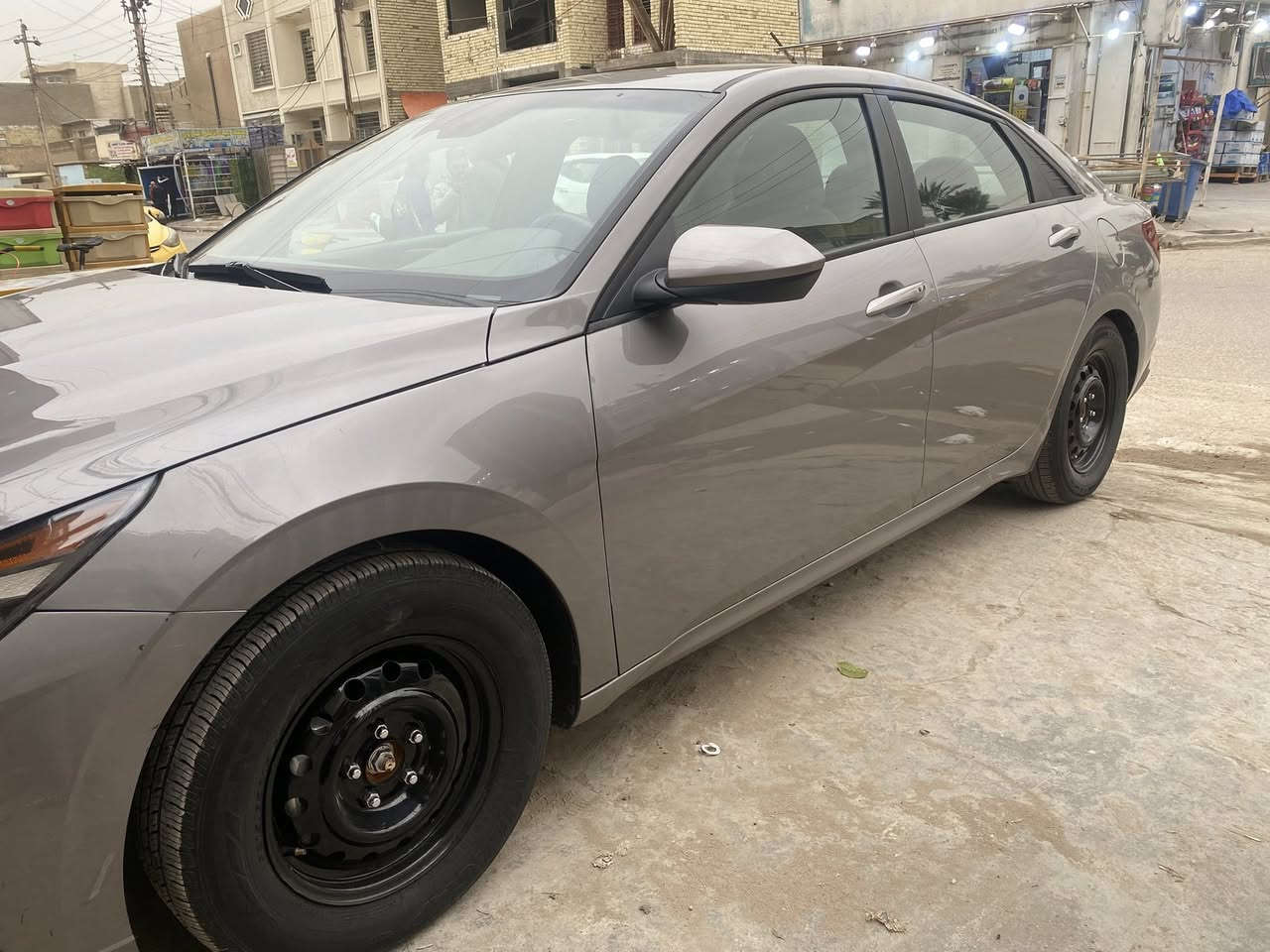 سلام عليكم هيونداي النترا موديل 2023 حادثها مال امريكا موجود بلصور وصار بيها حادث بلعراق بيها تعديل بارد بلشاصي فقط بارد بدون صبغ او رش وسونار السيارة مرفق بلمنشور رقم بغداد ومكانها بغداد معروضة ب150 وبيها مجال للشراي 
***********
***********
