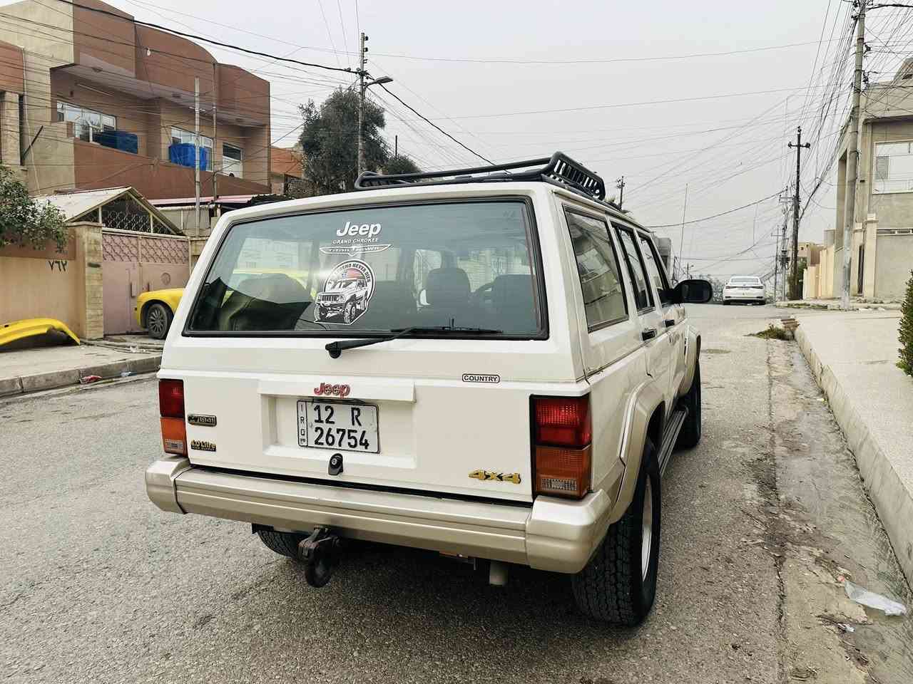 جيب موديل ١٩٩٦ ابيض محرك وكير بلدي  رقم وسنويه جديد. شرط التحويل.  طخم ورى وكدام جديد طخم تايه جديد  داخل جديد  كهربائيه كل شغاله. 
السعر ٥٢ بيها مجال 
الاستفسار ***********
***********
