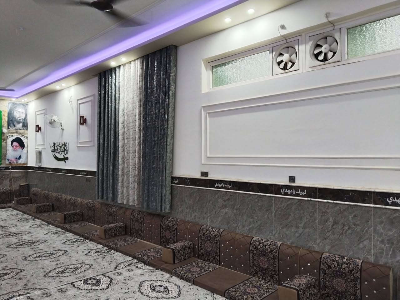 دار للبيع مساحته 135 متر الواحه 7ونص والنزال 18يصلح حسينية من حيث الموقع بناءً درجة أولى البوبيات عمود 74  للاستفسار الاتصال على الرقم ***********
