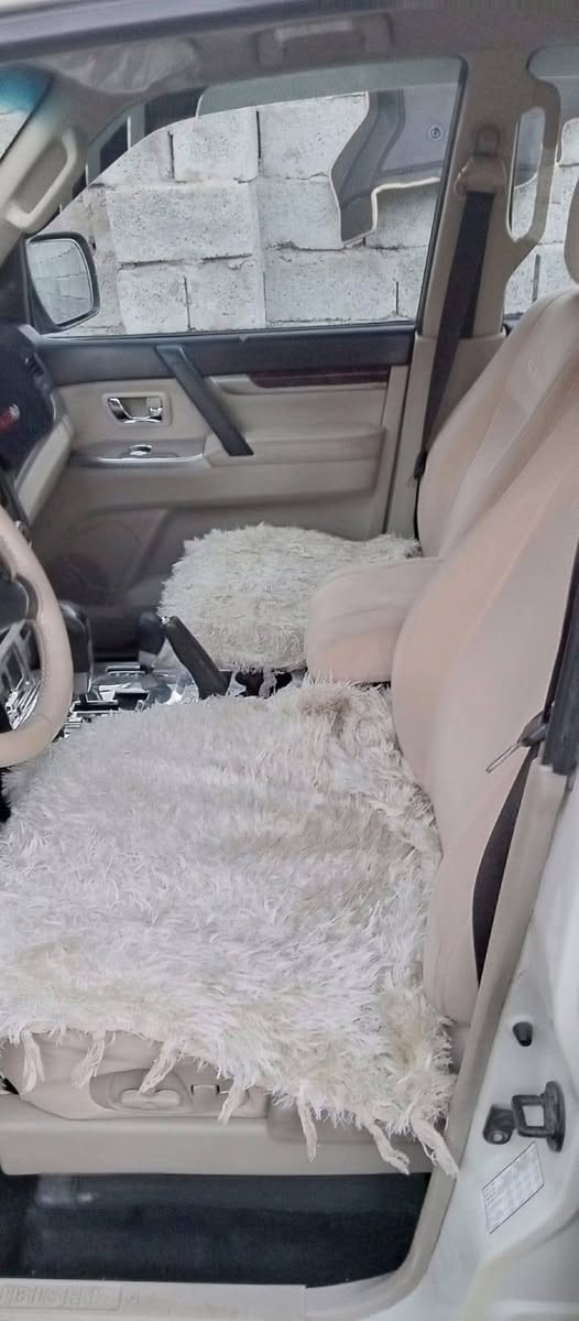 بايجيرو حبتور واحد على واحد موديل 2014 محرك 3500 مكفوله من التكحيل وضع شركه محدثه 21 تم التحديث حصرآ من شركة حبتور فرع دبي يعني اصلي شركه السياره احلا من الصور السعر 185 وبيها مجال السياره بمعنى الكلمه مابيها نقص شراح تسال اقول جديد
***********
