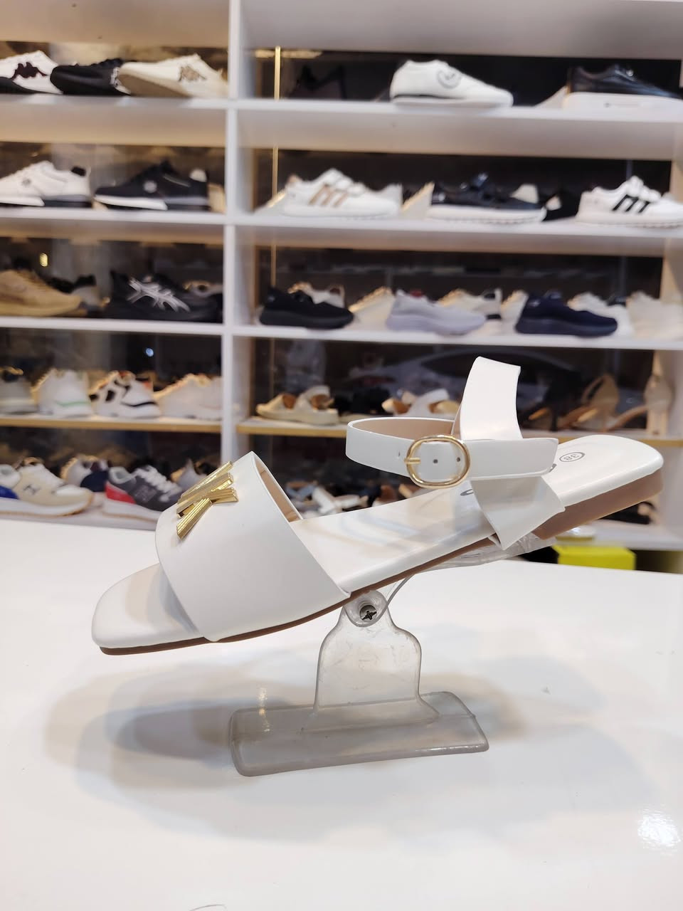 #جديد
#الآنسة
صندل فلات
قياسات 37_41
مجمع حجي قاسم خلف حبيب مول
يوجد خدمة توصيل داخل خانقين
واتس ***********
