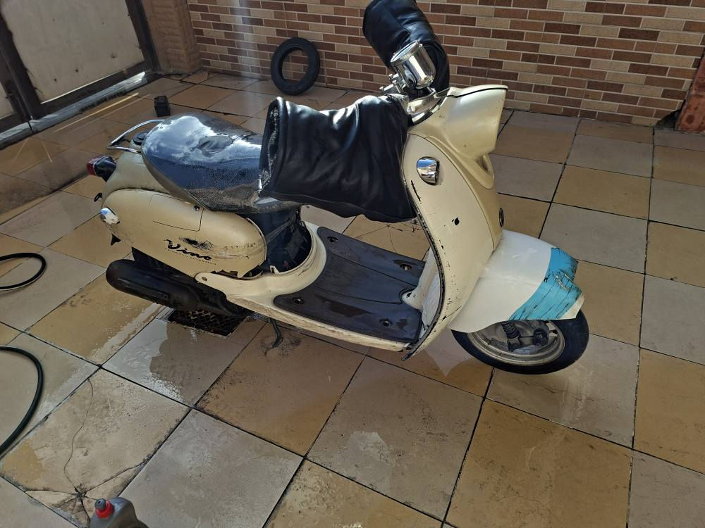 عبد الحليم بس كفراتها تعبانه للبيع ٢٤٠ محرك نضيف وشلعه تخبل   عنواني اربيل جديده *********** أربيل, العراق
