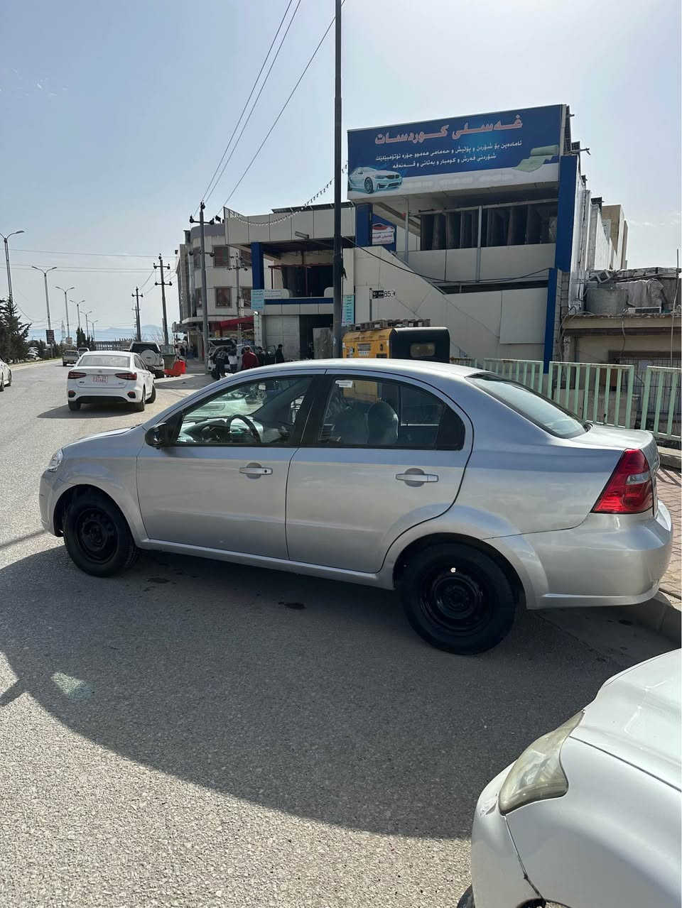 ئەڤیۆ مۆدێل ٢٠٠٧ ماڵی دۆست هەموو گیانی بە شەرت
رەقەم و سەنەوی هەتا ٢٠٣٠ تازەیە
بە شەرتی گێر و مەکینە و کارەبایی و هەموو گیانی بە شەرت
کامل بۆیاخە لەسەر ساخی بەس دەعمێکی پشتەوەی هەیە هیچی وانیە
مەکینە گەورە و گێڕ عادی
ڕۆن و بانس و کۆیل و پلاک و وایەری پلاک و فلپەمپ و ڕادێتەر و هەمووی تازە گۆڕاوە تازە سێرفز کراوە
شاشەی jbl بۆ بەستراوە
تەقەو رەقەی نیە ماشاءاللە سەیارەیەکە زۆر مەزبوت ماڵی دۆستە
نرخی ٤٧ وەرەقە و مەجالێکی کەم
*********** السليمانية, العراق
