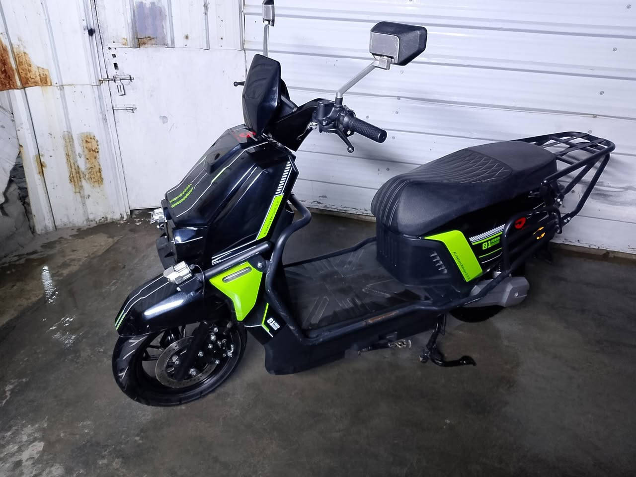 دراجه شحن
Mini hammer سرعه 90 
6بطاريات 32 امبير ليثيوم
زينون لايت 
ملف 2000
وصل الشركه موجود موحل
الشاشه مال دشبول بس تشكل يرادلها تصليح 
السعر 850
واتساب ***********
