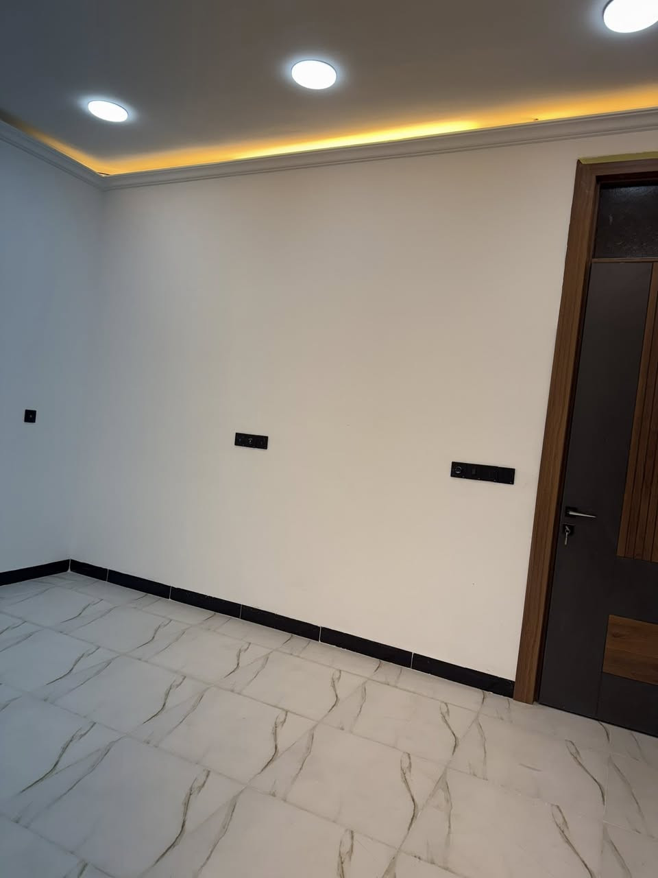 ًدار للبيع بناءً حديث
المساحه ٦٥ متر يحتوي على ثلاثه غرف نوم 
الموقع شارع سليم الفرع الثالث  بعده الحسينية 
السعر 105 مليون لاستفسار 
***********
وات ساب ***********
