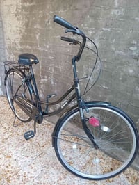 بايسكل بناتي للبيع  حجم 26 سعر 75 رقم 07807745587