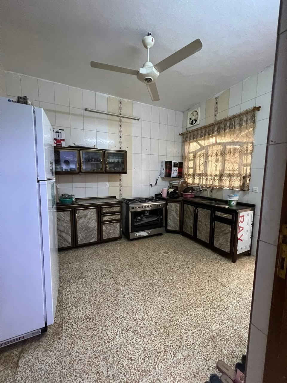 السلام عليكم بيت 150متر للبيع واجهة 7.5 عمق 20ملك صرف 

الموقع:حي العامل خلف جامع الأغوات 

استقبال+مطبخ+هول+صحيات +غرفتين+بيتونه8امتار 

لتفاصيل اكثر اتصل عل رقم

***********
