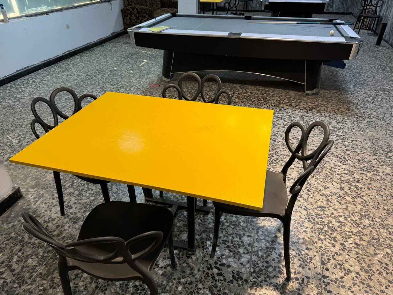 اثاث #كوفي  + اثاث #مطعم 
#ميوزه + #كراسي +#اراكيل طه +#مثرامة لحم +#برادبيتزا +محضرة 
+#سنك حوضين ستل ستيل 
+#كابسه حراريه +#بوجه مع دكتات +#ميز رفوف ٤ خانات +#طباخ مال جاي + تهدير +#حماية كنتاكي + زنكر +#مكينة فنكر صناعية +#شواية دجاج +#فرن بيتزا طابقين +#شواية زنكر + فنكر خمس مدافئ +#طباخ عينين صناعي
للاستفسار الاتصال بالرقم 
‏‪0774 196 8336‬‏
#واتساب #واتساب  #واتساب  
١- #ميوزه العدد 12  مع 4  كراسي  #لكل ميز 
#المواصفات العمل #عراقي + #الهيكل حديد + #السطح خشب MDF
#مصدر الخشب من شركة اوسكار للمطابخ بساحة النصر
#السعر ب  60 الف لكل ميز مع ٤ كراسي 
٢- #ميوزه العدد 9  مع ٤ كراسي + طبله لكل ميز 
#المواصفات الميز  #بلاستك مضغوط #خاص للدومنه 
#الكراسي بلاستك مضغوط 
#السعر  ب  50 الف  لكل ميز مع  4 كراسي 
٣-#اراكيل نوع #طه الحجم الكبير 
#العدد 20 
#السعر الوحده  ب  60  الف 
٤-#مكينة لحم #مثرامه #مستخدمه 5 مرات فقط 
#السعر ب  450 الف 
٥- #سنك حوضين ستل ستيل غذائي ب  250  الف 
٦- #كابسة حراريه غاز 
#السعر ب 135000
٧- #بوجه عدد ( 3 ) مع الدكتات 
#كل بوجه طوله متر ونص 
#السعر  450  الف 
٨- #ميز رفوف ثقيل 
#خانات عدد 4
#السعر ب  65  الف 
٩- #طباخ مال كهوه + جاي 
#جاي + تهدير  
#السعر ب    50  الف 
١٠- #حماية زنكر  +  #كنتاكي 
#السعر ب  135 الف 
١١-#مكينة صناعيه #مال فنكر 
#السعر ب  65 الف 
١٢- #شواية دجاج (٦) شياش  + #سمك البليت ٦ ملم 
#السعر ب  450 الف
١٣- #فرن  بيتزا #طابقين  #مغلف حجر 
#السعر  850  الف 
١٤- #كرل بركل 
#السعر  450 الف 
١٥- #شواية الزنكر + #فنكر 
#خمس مدافئ 
#السعر  550 الف 
١٦- #طباخ عينين صناعي 
#ابو الرجلين #عيون كبيره 
#السعر  ب  100 الف 
١٧- #براد + #محظرة بيتزا 
#السعر  500 الف 
١٨- براد مقبلات + #ست بلانكات 
#السعر  ب  400  الف 
١٩ - #براد عمودي ستل ستيل 
#السعر ب  550 الف
#العنوان  : بغداد - الامين 
#الي يريدهن يتصل بالرقم 
‏‪0774 196 8336‬‏
#واتساب #واتساب #واتساب 
#يرجى متابعة الصفحه (طلب صداقه )
ليصلكم كل ماهو جديد 
نعمل لخدمتكم 
(علي البابلي )
