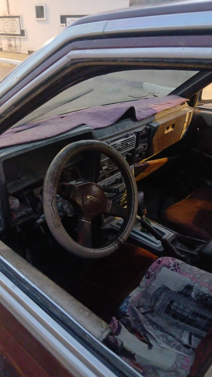 سلام عليكم نيسان لوريل للبيع رقم مثنى سنويه 2026\8 تنتهي راعيها يريد تحويل مكينه ونجي مكينه بيها ضعف بس ما تبخر بس تنقيص سعر 15 مكانها البصره الزبير حي صحفين متواجد بس وتساب ***********
