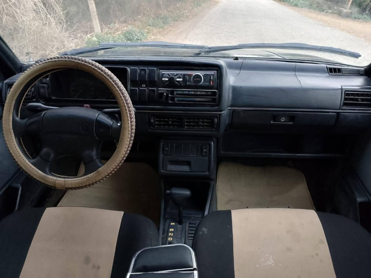 السلام عليكم كولف موديل 1990 رقم بغداد الجديد بسمي سنويه لل 2029 سياره مال بيت وكير اوتماتيك مكينه بيها خيط بخار قليل عنواني واسط النعمانيه هاتف *********** السعر 33وبيها مجال قليل
