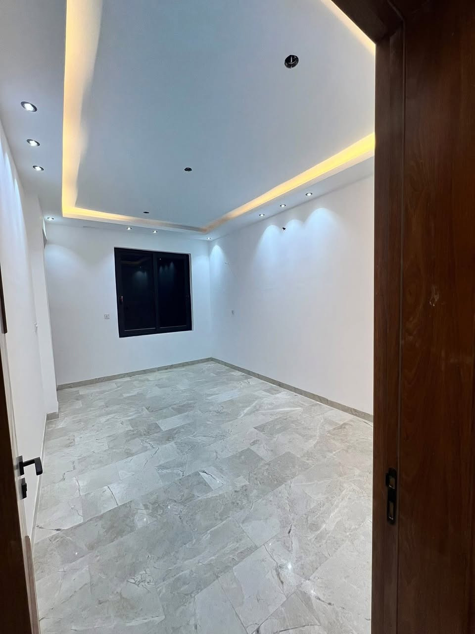 للبيع دار سكن مساحته 57 متر
🏠 الرفاق الاولى  ( واقع حال 80 متر)
⛳️على شارع 20 ركن على شارعين 
موقع مميز جدا ( خلف مدينة ألعاب الجهاد )                                               
⚘️⚘️      الواجهه 7  النزال 8 
           مدخلين بناء Vip 
الطابق الارضي درجه اولى صاله ومطبخ وحمام 
الطابق الاول. غرفتين نوم و حمام 
الطابق الثاني غرفة نوم  وسطحين 
ارضية مرمر تركي  أبواب قاصه 

      ♦️♦️♦️بناء سنة 2025♦️♦️♦️
        🌹السعر   اتصل بنا واتساب 🌹
عنوان المكتب / بغداد ▪︎حي الجهاد ▪︎مدخل الديوان ⛳️

📌الإتصال مكتب الدار للعقار 
📌المهندس بشير الشويلي 
⭐*********** واتساب 
♦️او مراسلة الصفحه 
https://www.facebook.com/الدار-للعقار-102052908357408/
