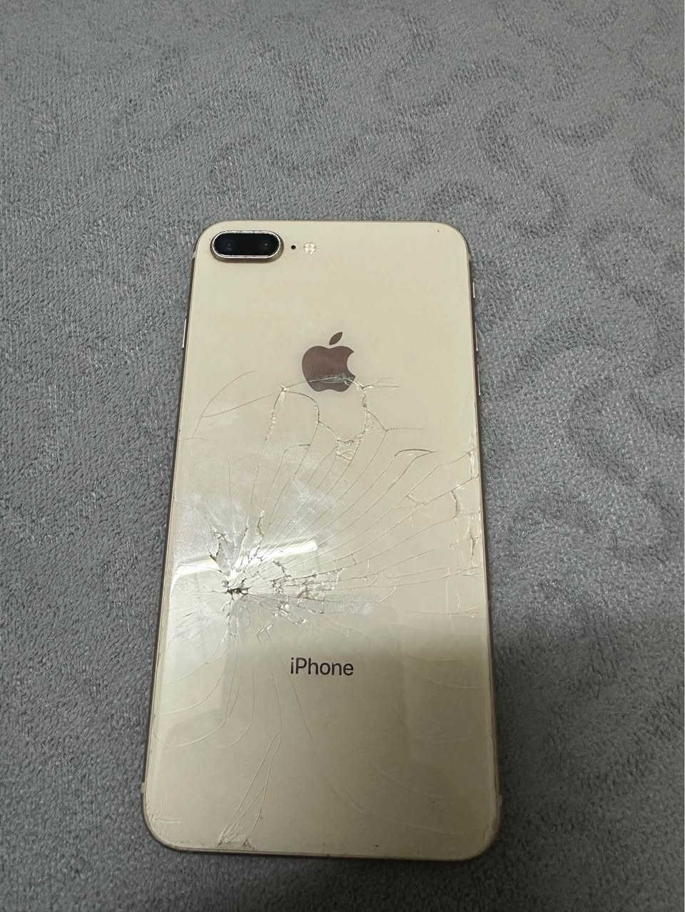 ئايفؤن هه شت پله س هيجى نه گؤرايه به شرتى هه مو شته ك  په نجه مؤرى مزبوط پيشتى  شكايه له گه ل پيشى 64 گيگا پاترى 72  به شرتى هه مو شته ك بى عيب بى مشكيله75 هه زار *********** أربيل, العراق
