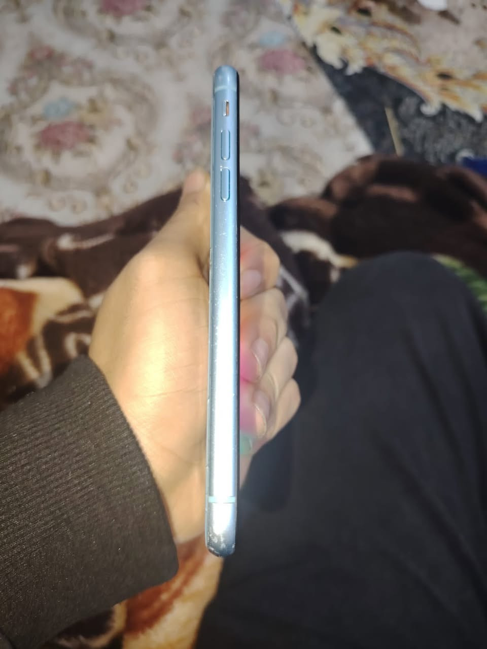 سلام عليكم ايفون اكس ار للبيع الجهاز مبدل بي فقط بطاريه وشاشه الجهاز بحاله جداً ممتازه وبعده شغال وكامرته مكسوره صورته مغوشه شوي بس الاماميه واضحه الجهاز بحاله جيده وشغال والعب بي بوبجي وغير العاب للتواصل واتساب*********** السعر75 الف
