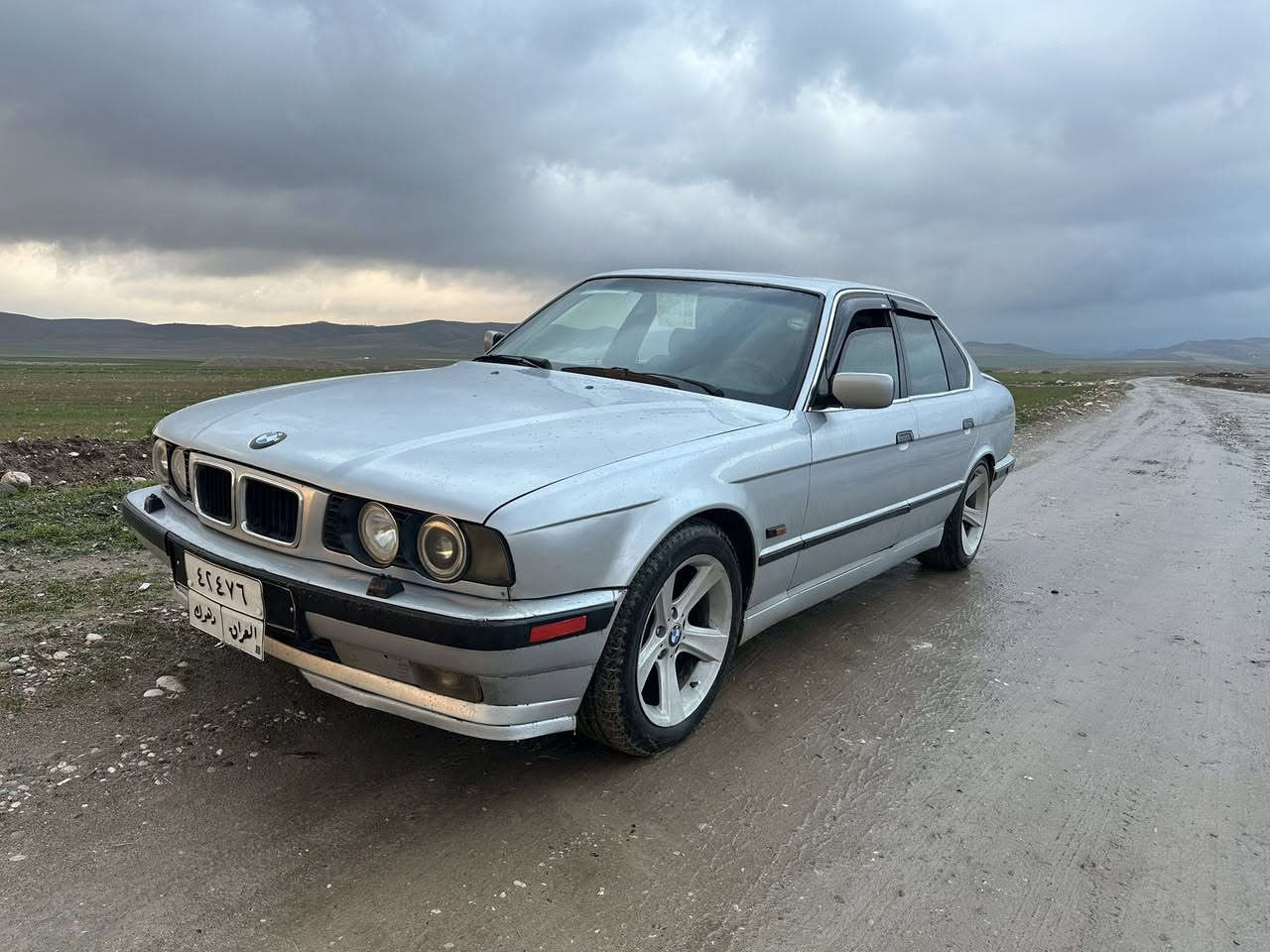 BMW 1995. 525 گير اتو  سعر 68 ورقه. رقم هاتف ***********
