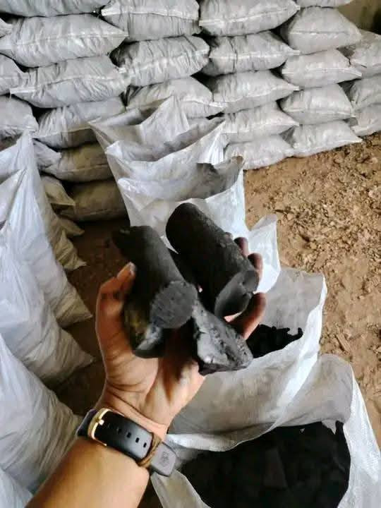 سلام عليكم ورحمة الله و بركاته
يوجد فحم كميات خير من الله
كياس حجم ٢٨×٦٠ 
و حجم ٤٠×٦٠
و حجم ٣٨×٤٨ 
و توجد توصيل جميع محافظات وستفسار علا خاص و واتساب ***********
