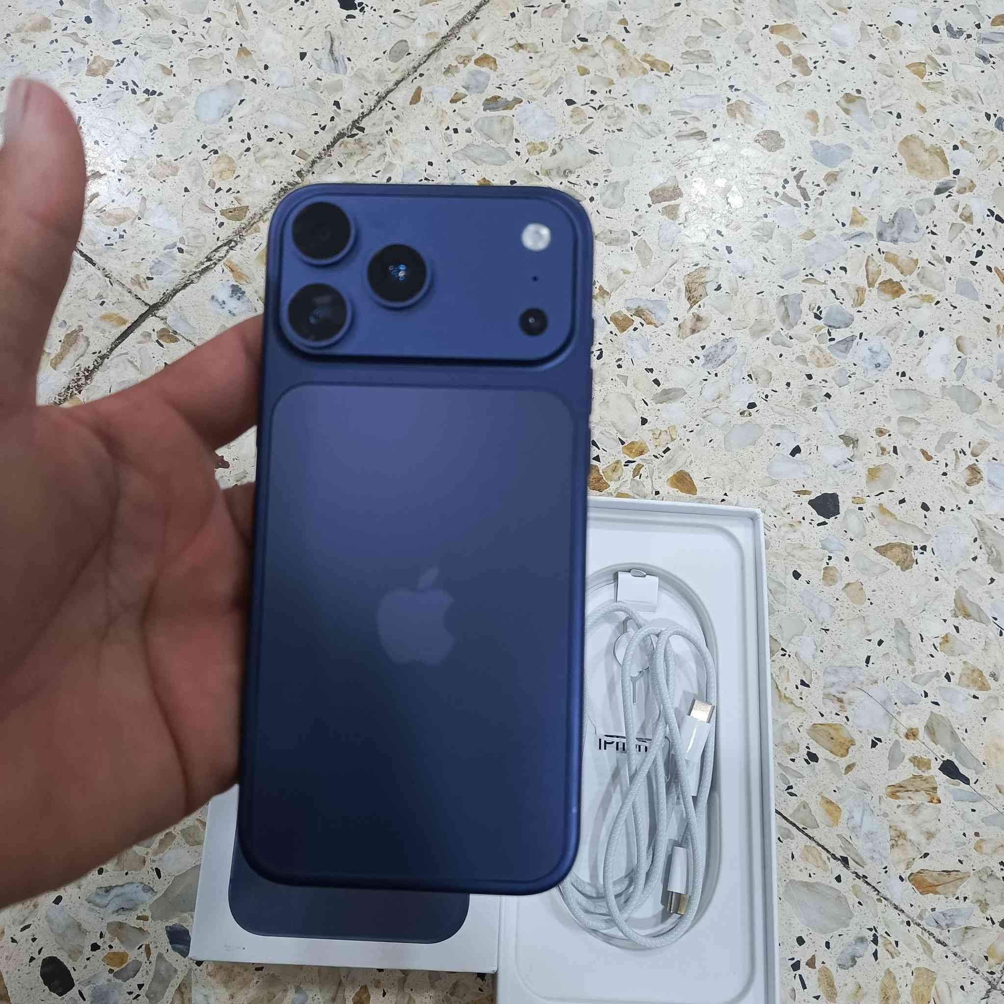 السلام عليكم جهاز ايفون 17برو ماكس للبيع كوبي طبق الأصل حتى زر الصامت وزر الكاميرا ما مستعمل فقط كارتونته مفتوحه اخذته 190 واريده 155 واتساب ‏‪***********‬‏
