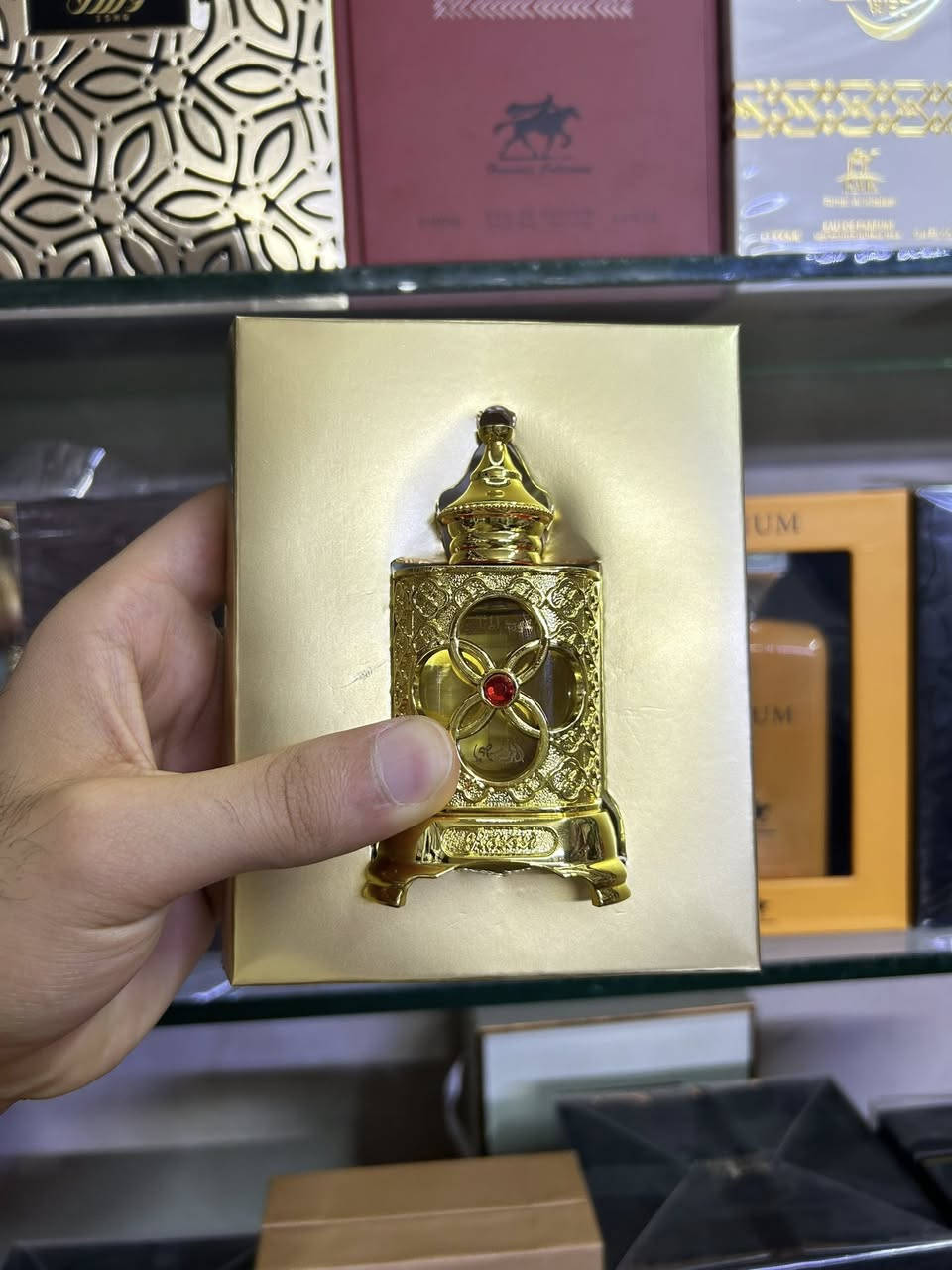 عطر عود المثالي من شركة الرصاصي 
عطر للجنسين زيتي جميل جدا بثبات وفوحان 
خياراً شرقياً كلاسيكياً ومعاصراً في آن واحد

، وهو مصمم ليكون عطراً زيتياً مركزاً (أريج) يناسب الجنسين. يتميز هذا العطر برائحة العود الهندي الفاخرة الممزوجة بنكهات زهرية وفاكهية تمنحه طابعاً حيوياً ومنعشاً غير تقليدي. 

يوجد توصيل لجميع محافظات العراق 
للحجز او الاستفسار التواصل على رقم الواتساب 

#عطر #عطورات #عطور_رجالية #عطور_نسائية #الامين_للعطور #بغداد #بابل #البصرة #واسط #النجف #الانبار #الرمادي #الكوت #كربلاء


**إذا كنت صاحب هذا الإعلان وتريد حذفه لأي سبب، رجاءا أرسل رسالة إلى الدعم الفني**