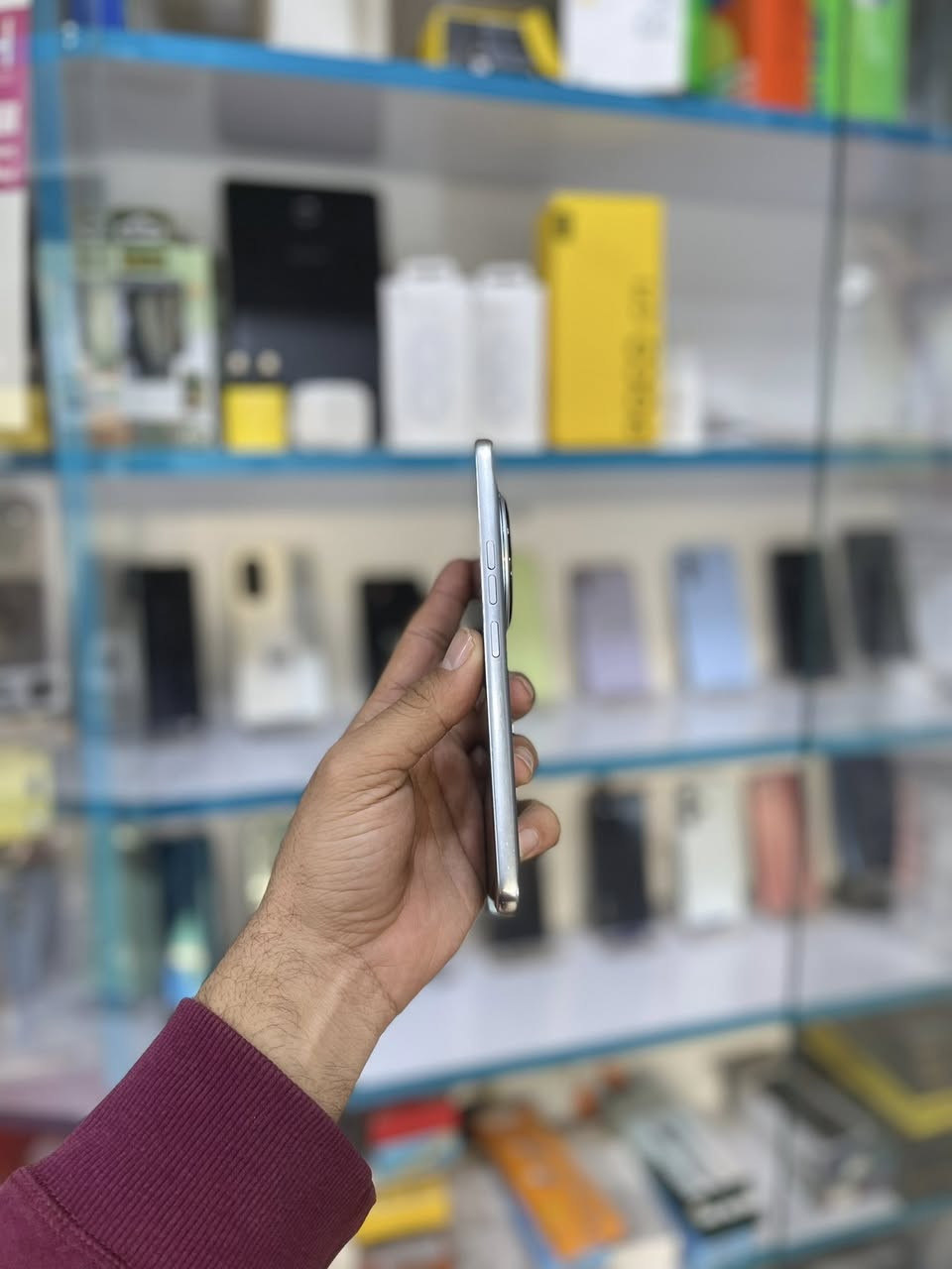 سلام عليكم تكنو 40 برايمر ذاكرة 256 ملحقات كاملة مكان نجف السعر 375 / ***********
