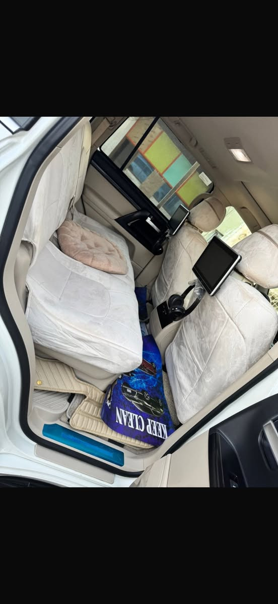 سلام عليكم لاند كروز موديل 2020 مكفوله كفاله عامه
سياره على أيدنه من شركه كاعيات ما مفروشه غراضها كامله ماشيه 52كيلو شركه ساز تايرات تخم جديد 
بصمه عدد 2 مكان 
مكان سياره بغداد / الأمين ثانيه / معلمين (***********)
