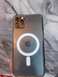 للبيع 11بروماكس ذاكرة 256 مبدل شاشه و بطاريه جهاز نضيف السعر 200 تواصل...