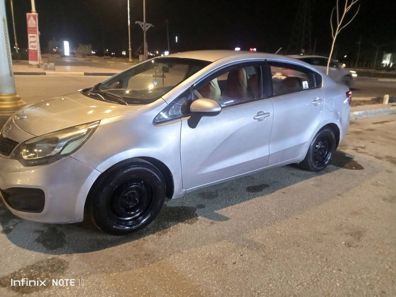 كيا ريو موديل 2012رقم دولي مصبوغه عام أثر جراد مكينه وكير نعمه من الله صدر جديد دبلات جدد اقتصاديه بصرف الوقود سياره مال بيت ضررهه الجاملغ من جهه السائق ومصلح على البارد سيارة رزنه بلسياقه والي يحب يشتري ثاني يوم اداورله سنويه وهزة جدد السعر 88 ورقه الإتصال على الرقم ***********
