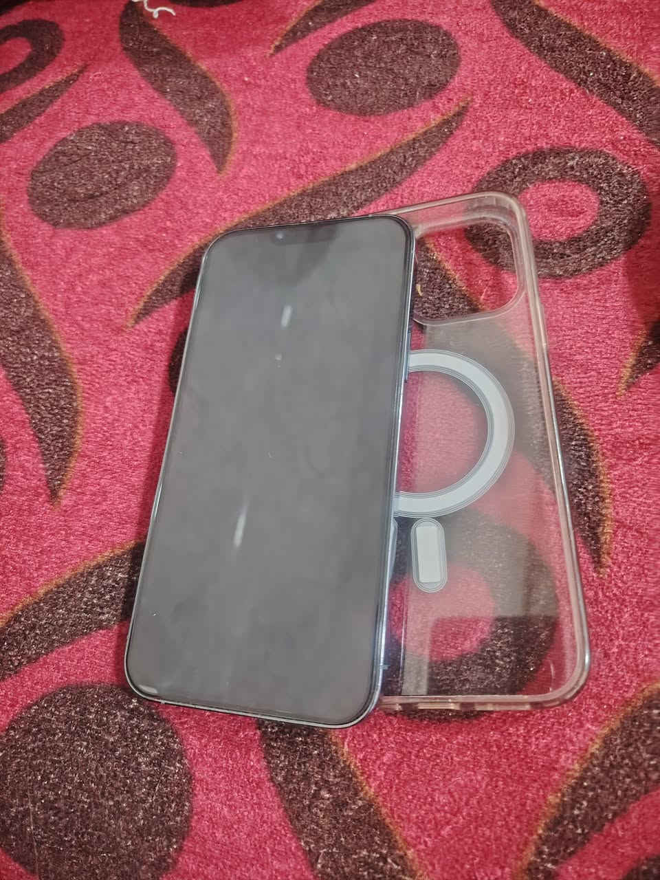 جهاز آيفون ١٣ بروماكس  للبيع بيه ضربه بل ضهر بسيطه السعر ٧٠٠ أو بيه مجال شويه لي يشتريه يتصل عل هاذه الرقم ***********أو. مراسله خاص
