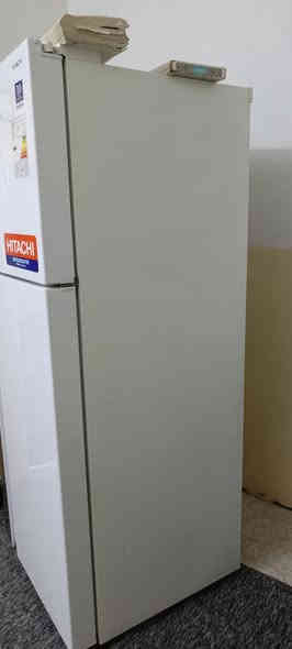 السلام عليكم عندي ثلاجه هيتاشي بخاخ نضيفه كلش مال بيت الاصليه مال بيت عنوان كربلاء  البوبيات الحر الصغير رقم الموبايل ***********
