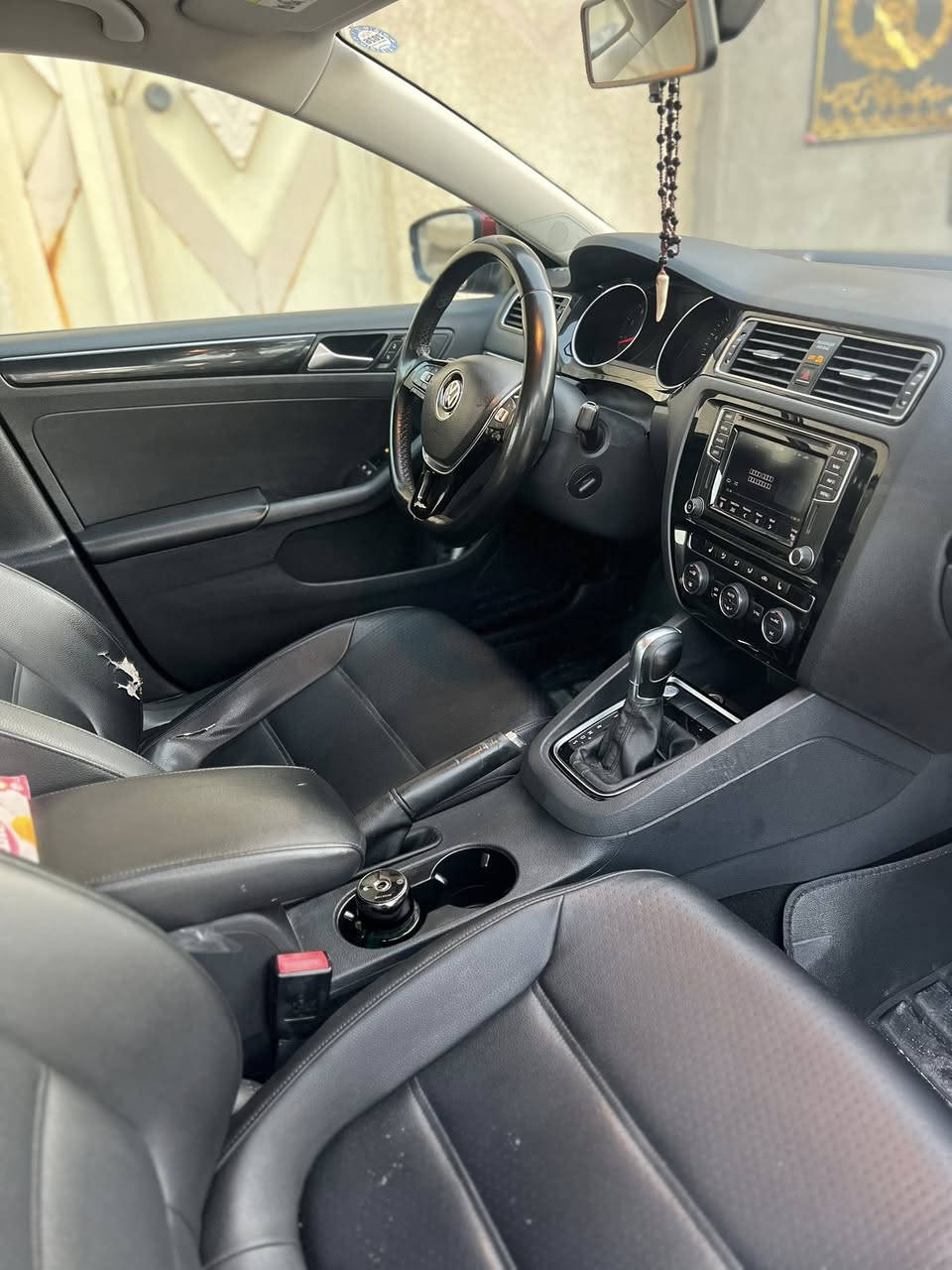 السلام عليكم
للبيع 💵 
فولكس واغن جيتا 2017
بدون ايرباك حادث قبق جنطه 

فول sel اعلى مواصفات بلجيتا 

محرك 1800 توربو اقتصادي جداً وتسارع قوي 
رادار امامي خلفي 
نقط عمياء 
شاشه جبيره 
كاميرا 
فتحه 
كشنات جلد مع تدفئه
كشن كهربائي 
لايت ليد 
منظومة ليد لايت عالي ناصي مع بروجكتر 
تخم تاير جديد 
السياره معايزه شي كفاله كير ومحرك وحداديه كله بوضع الشركه والسياره جديده ونضيفه مال جناي 

المكان النجف الاشرف 
  السعر 145 ورقه مجال كلش قليل 
للاستفسار 
***********
***********
