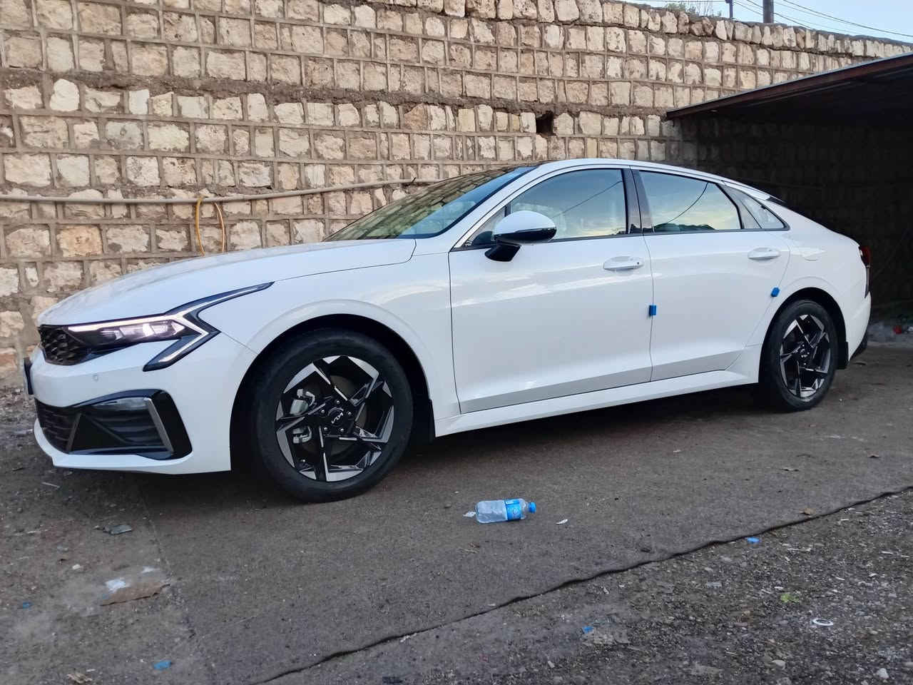 السلام عليكم K5 مديل 2024 فول مواصفات كفاله عامه شخط بارد رصعه
1- بنراما 

2- بصمه تشغل + ابواب وجنطه

3- تشغيل عن بعد

4- صندوق ذكي يفتح عن الاقتراب 

5- كشنات كهرباء 

6- ترحيب + مري شفط 

7- جام اتو يصعد بالبصمه 

8- قطعتين تبريد  

9- شاشه متصل 

10- تبريد شاشه منفصل المناخ السائق وراكب 

11- بك لايت لد+ لد امامي 

12- ويل 18 كروم + 5 ويل كب سبير شركه منازل

13- مكينه 2500 + كير 8 نمر 

14_ وضعيات قيادة 4 + نظام ايكو 

15- نظام تركشن 

16- حساس امامي خلفي 

17- كامره نظام فيو 

#_السياره_وضع_شركه_ماشيه_33_كليو_متر_دبل_بصمه

رقم اربيل شرط تحويل هزه سنويه جدد 

***********

***********

#_سعر 235 وبيها مجال قليل
