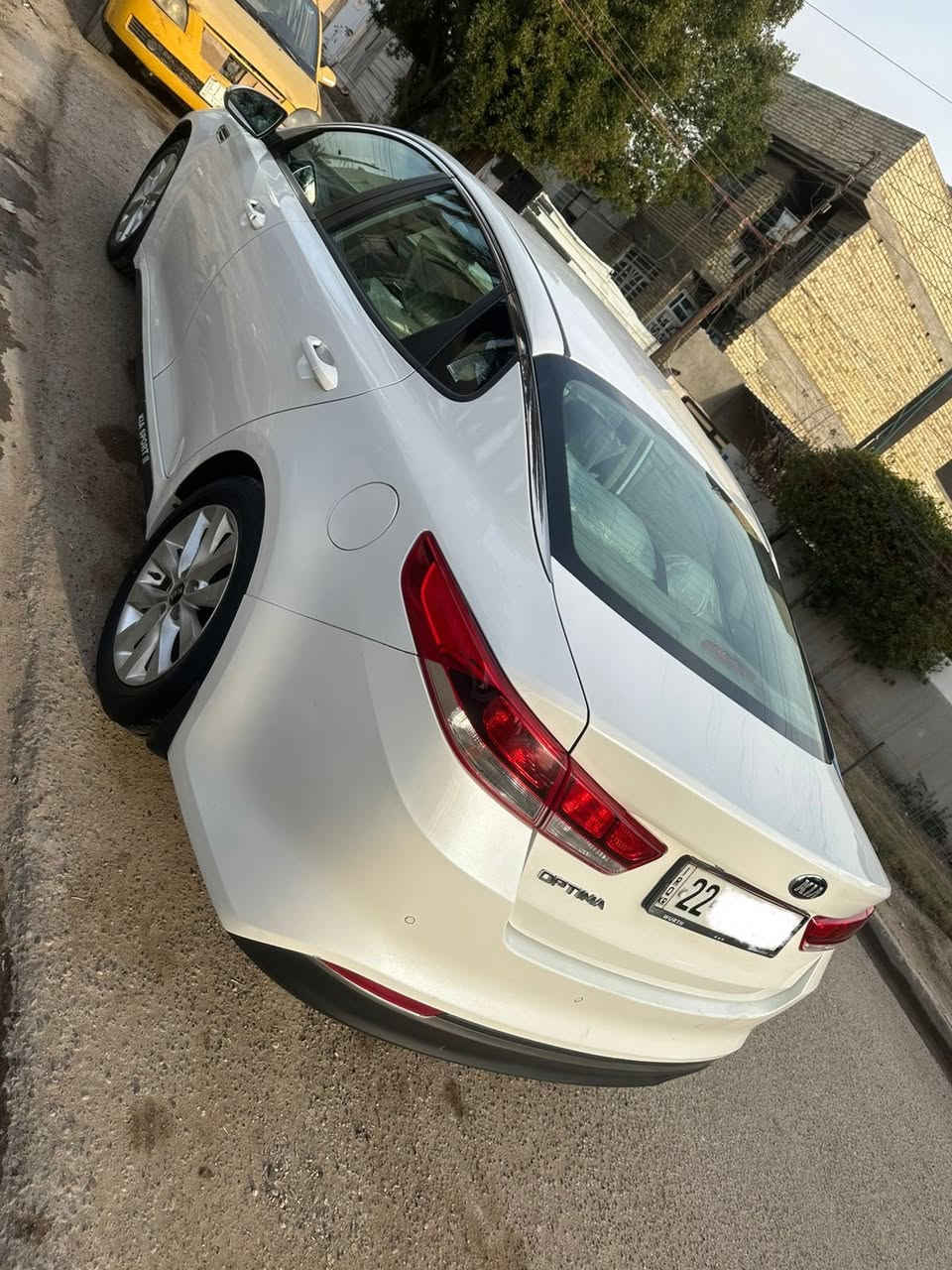 السلام عليكم
للبيع 🔴
كيا أوبتما خليجي | موديل 2018
🔹 محرك 2000 سي سي (دوش)
🔹 تحكم ستيرن + إشارات بالمرايا
🔹 مري شفط 
🔹 تخم تايرات جديدة
🔹 ممشى: 144,000 كم

🔹 يوجد بارد خفيف شبر تقريبًا في الجاملغ الأمامي (موضح بالصور)
🔹 ايرباك الستيرن طاك فقط
🔹 السيارة بدون صبغ نهائيًا، فقط البارد الظاهر بالصور

💰 السعر: 16,500$ 

📍 المكان: بغداد – حي القادسية
📞 الاتصال: ***********
